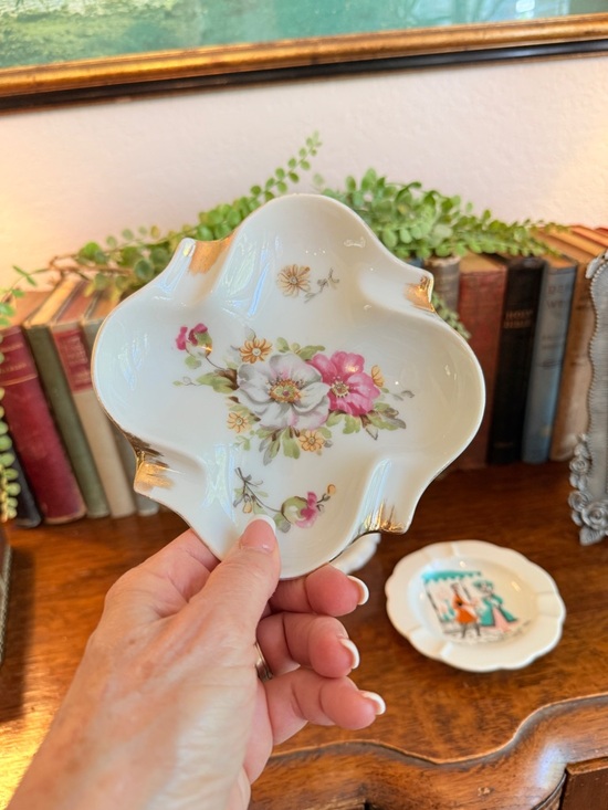 Vintage Limoges, Anchor Hocking Milk Glass & Porcelain Ashtray Bundle - Picture 8 of 16